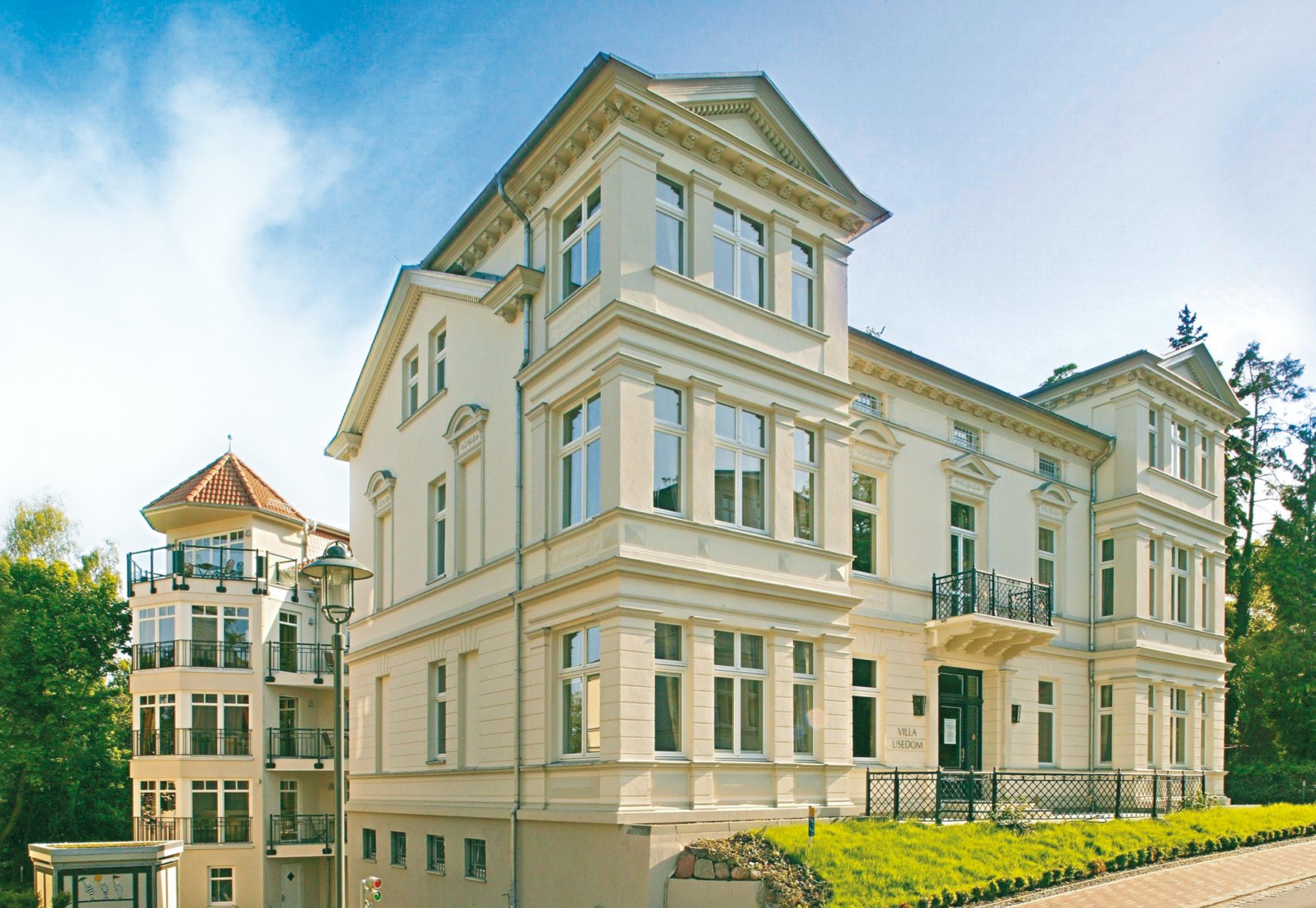 Außenansicht Historische Villa und Neubauresidenz
